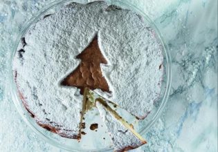 Το έθιμο της βασιλόπιτας: Γιατί βάζουμε φλουρί και τι συμβολίζει;