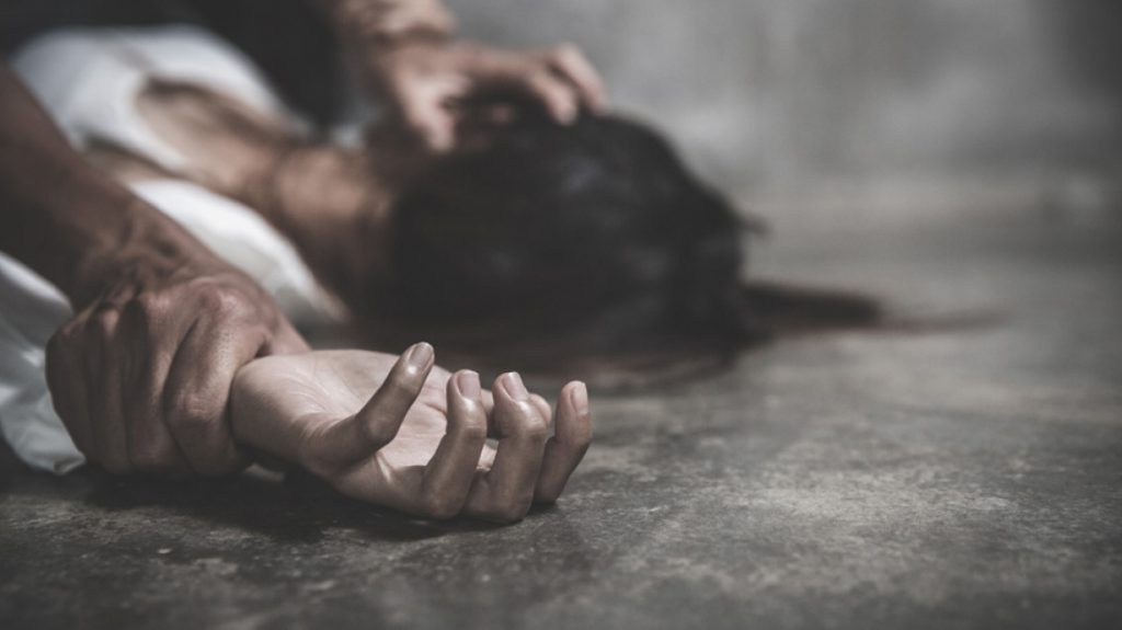 Κρήτη: Η φρίκη της 20χρονης στα χέρια του πατέρα της – Βιασμός, ξύλο και βασανιστήρια