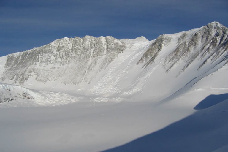 Κύπρος: Η σημαία της θα βρεθεί στην κορυφή της Ανταρκτικής ανήμερα των Χριστουγέννων