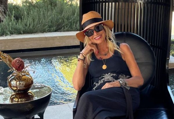 Η Άννα Βίσση ρωτάει με αγωνία: «Καθρέφτη καθρεφτάκι μου, πες μου, ποια είναι ομορφότερη;»