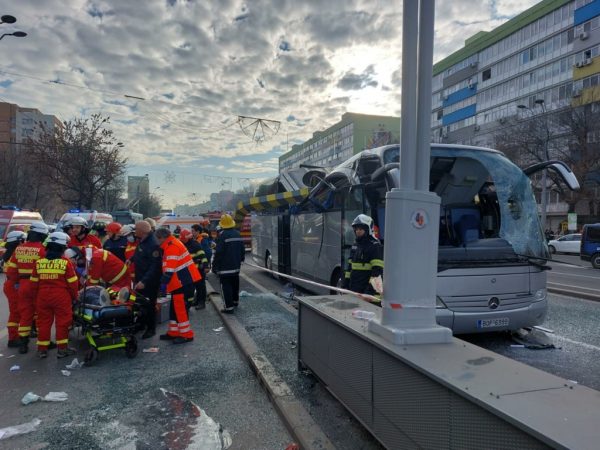 Ρουμανία: Πώς οδηγήθηκε στον δρόμο καρμανιόλα το τουριστικό λεωφορείο – Τι ισχυρίστηκε ο οδηγός