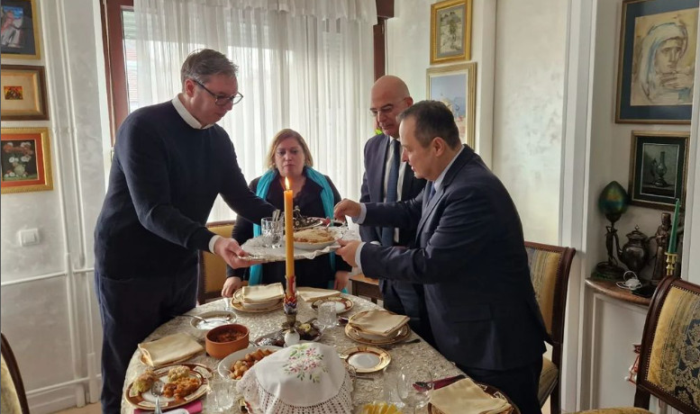 Σερβία: Το σπίτι των γονιών του Βούτσιτς επισκέφθηκε ο Δένδιας - Είδε και Ομπράντοβιτς