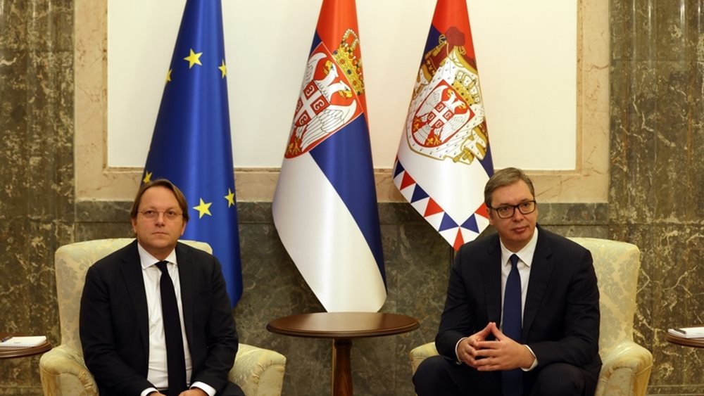 Βούτσιτς: Ανοιχτό το ενδεχόμενο να πάει στα Τίρανα μετά τη συνάντηση με τον επίτροπο Βάρχελι