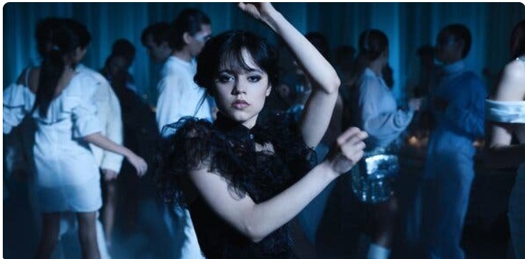 Ο viral χορός της Wednesday είναι μια πρόσκληση -Ας είμαστε αλλόκοτοι