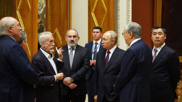 Πούτιν: Σάουρον ή Γκόλουμ; Τα 8+1 δαχτυλίδια στη «συντροφιά» του ρώσου προέδρου