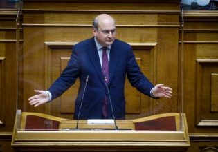 Βουλή: Μετωπική Χατζηδάκη – αντιπολίτευσης για το «Σπίτι μου» και το «food pass»