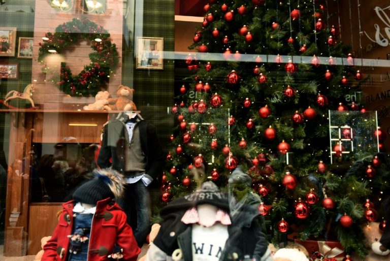 Χριστούγεννα: 7 στους 10 θα ξοδέψουν λιγότερα φέτος στις γιορτές [Ερευνα]