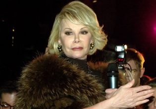 Ο εκπληκτικός αριθμός των πλαστικών επεμβάσεων της Τζόαν Ρίβερς και ο τραγικός θάνατός της