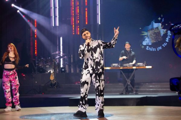 Σπίτι με το MEGA: Εμφάνιση-έκπληξη από τον FY