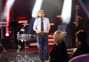 Σπίτι με το MEGA: Άρωμα νοσταλγίας με δεκάδες επιτυχίες που άφησαν εποχή από τον Μιχάλη Ρακιντζή