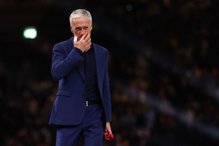 Έξαλλος ο Ντεσάν στο ημίχρονο του τελικού – Χτύπησε το χέρι του από τα νεύρα του