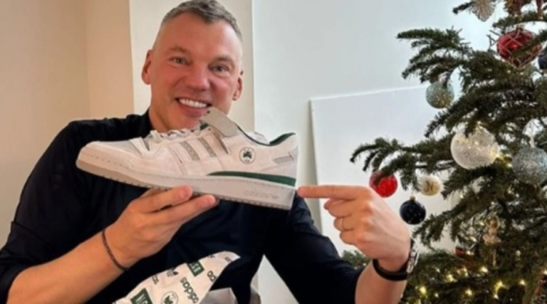 Γιασικεβίτσιους: Πήρε δώρο παπούτσια Παναθηναϊκού και φώναξε «ΠΑΟ ολέ»!