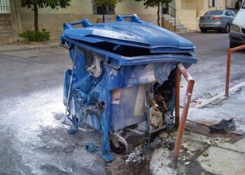 Καίγονται κάδοι απορριμμάτων στο Δήμο Θέρμης