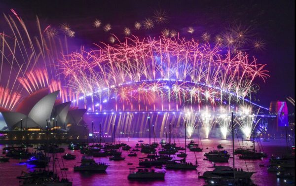 Ο πλανήτης υποδέχεται το 2023 και αποχαιρετά το 2022