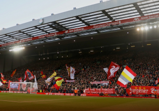 Τρεις συλλήψεις για ομοφοβικά συνθήματα στο Λίβερπουλ-Τσέλσι