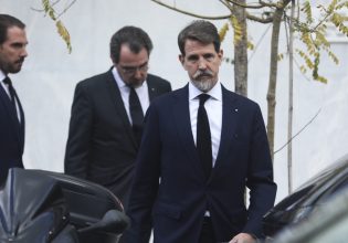 Τέως βασιλιάς Κωνσταντίνος: Στη Μητρόπολη Αθηνών οι γιοι του, Νικόλαος και Φίλιππος