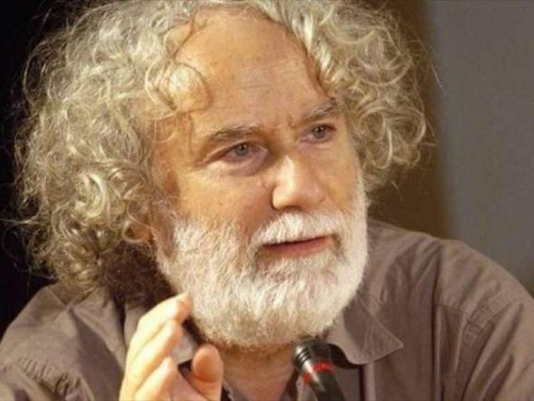 Γιώργος Κουρουπός: «Ενα όμορφο τραγούδι είναι κάτι σαν γυμνό μοντέλο»