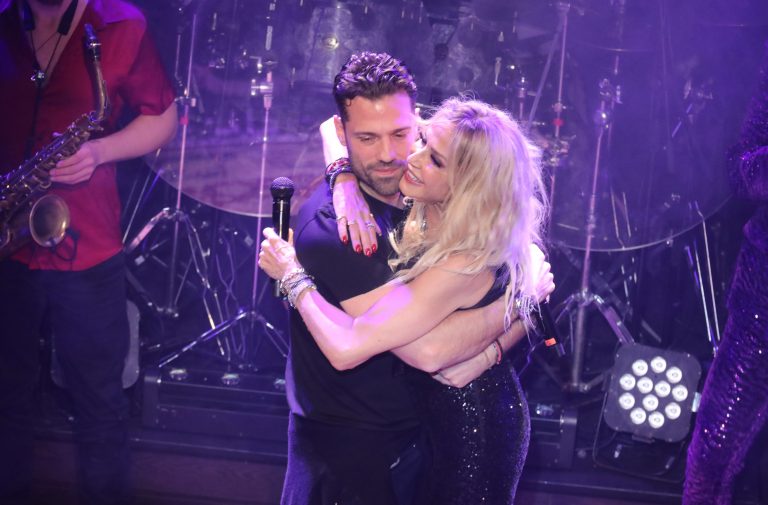 Άννα Βίσση: Χαμός στο μαγαζί που τραγουδάει – Το βαρύ ζεϊμπέκικο, τα ντουέτα με Άντζελα και Αργυρό και οι διάσημοι θαμώνες