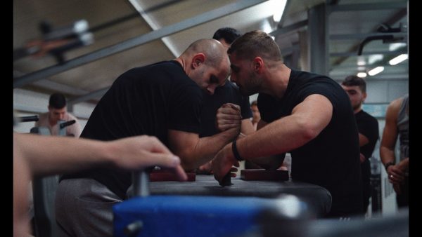 Ο Γιώργος και ο Πάνος Γούσης μιλούν για τη μεγάλου μήκους εκδοχή του «Χειροπαλαιστή»