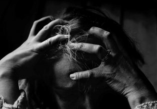 Η συγκινητική ιστορία μιας 22χρονης που νοσηλεύτηκε σε ψυχιατρείο και το μήνυμα που στέλνει