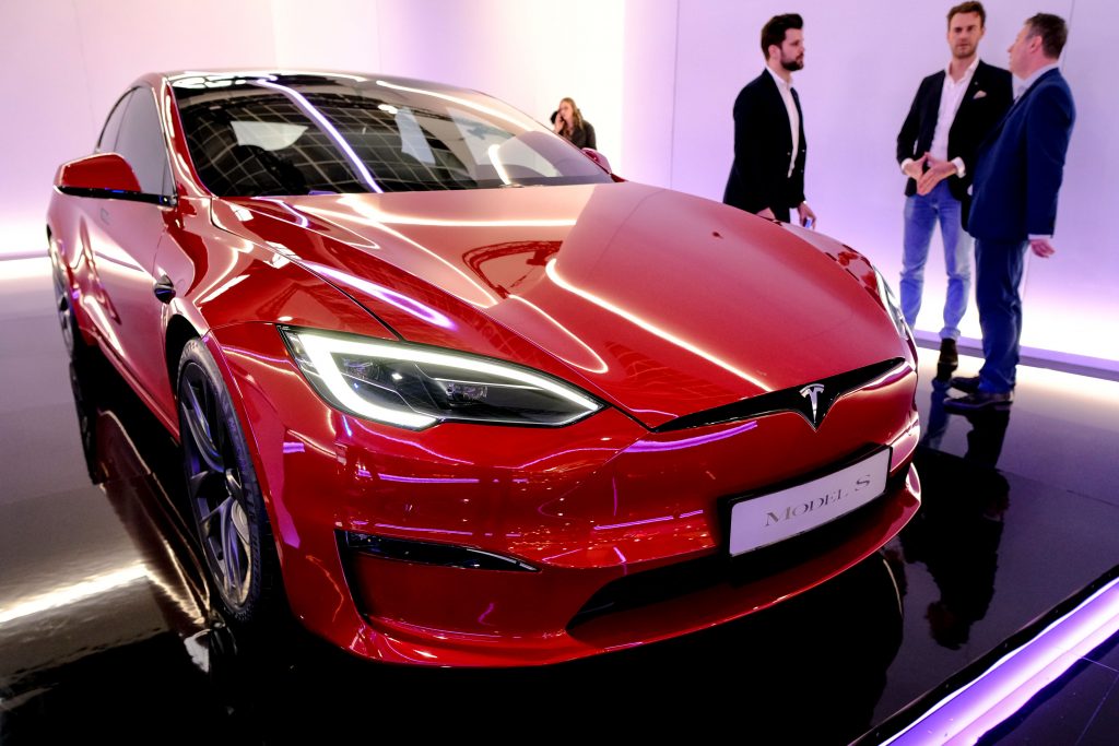 Tesla: Στημένο το βίντεο που διαφήμιζε την «πλήρως αυτόνομη οδήγηση»