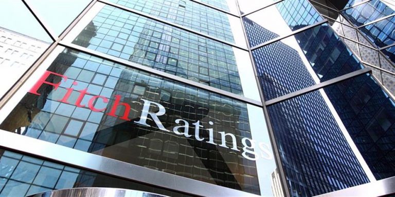 Fitch: Αναβάθμισε σε «BB+» την Ελλάδα – Σταθερό το outlook