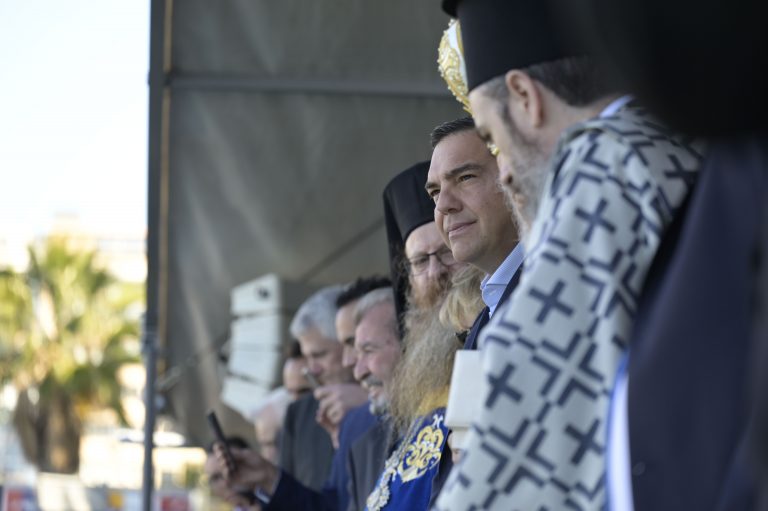 Τσίπρας: Τα τελευταία χρόνια περπατάμε στο σκοτάδι – Έχουμε ανάγκη περισσότερο φως