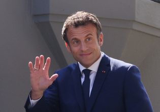 Γαλλία: Ποδαρικό Μακρόν με αλλαγές στο συνταξιοδοτικό – Ομοιότητες και διαφορές με την Ελλάδα [γράφημα]