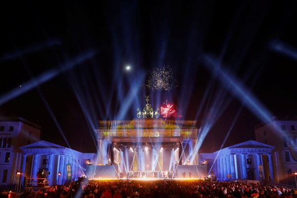 Γερμανία: Δεκάδες πρωτοχρονιάτικες επιθέσεις με πυροτεχνήματα σε αστυνομικούς και πυροσβέστες