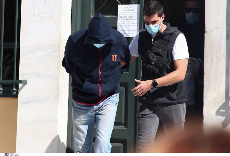 Ηλίας Μίχος: Πρώτο επισκέπτηριο στη φυλακή, ξεπουλάει την περιουσία του