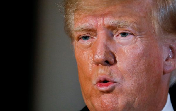 Facebook: Ακόμα το σκέφτεται αν θα επαναφέρει τον Ντόναλντ Τραμπ