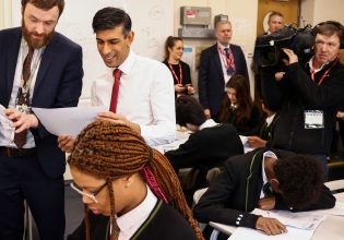 Ποια είναι η γενιά των «Xennials» που κυβερνάει την Βρετανία;