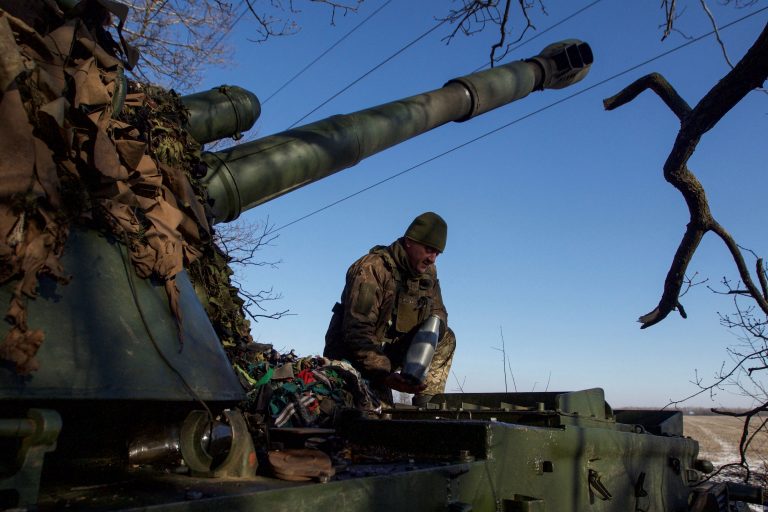 Οι ΗΠΑ επιμένουν σε γραμμή κλιμάκωσης των πολεμικών επιχειρήσεων στη Ουκρανία