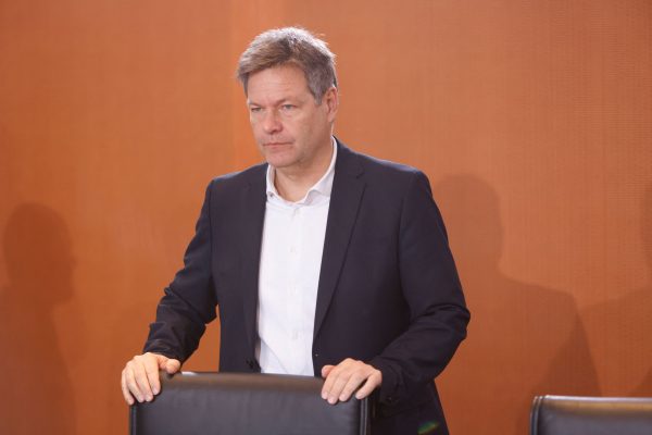 Γερμανία: Το Βερολίνο δεν πρέπει να εμποδίσει την Πολωνία να στείλει γερμανικά τανκς στην Ουκρανία, λέει ο Χάμπεκ