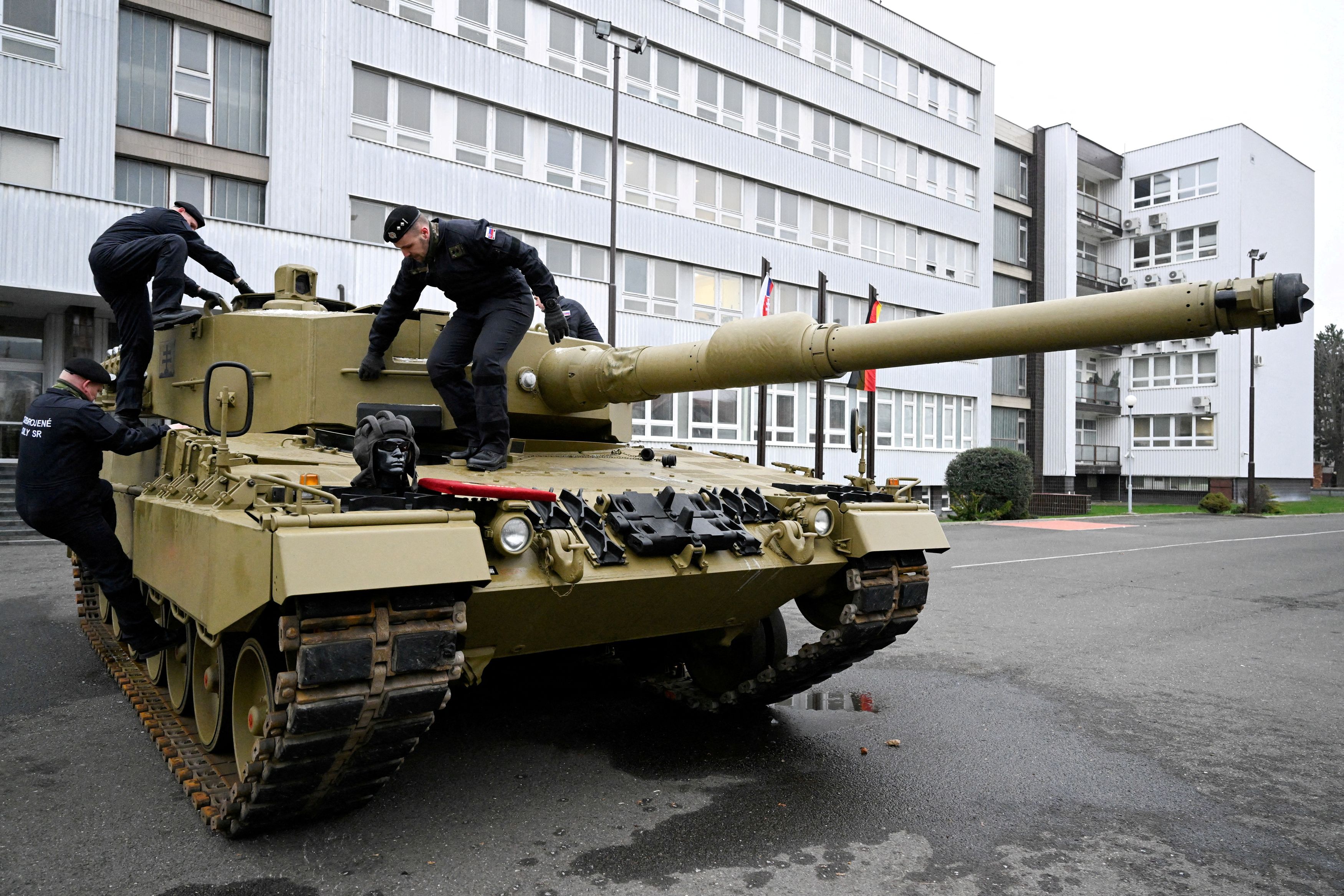 Ουκρανία: Όπλα ναι, βαρέα άρματα μάχης όχι - Η απόφαση στο Ράμσταϊν καθυστερεί την αντεπίθεση του Κιέβου