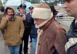 Ιταλία: Η στιγμή της σύλληψης του Ντενάρο – Κόσμος χειροκροτά τους αστυνομικούς