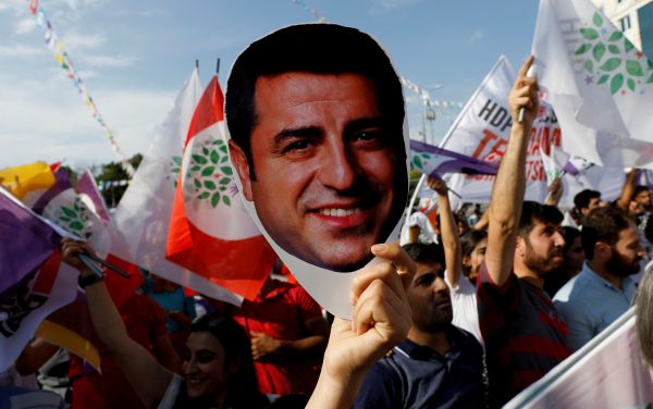 Τουρκία: Ο Ερντογάν επιδιώκει προεκλογικό «χάος», όμως θα αποτύχει, λέει ο φυλακισμένος Κούρδος ηγέτης Σελαχατίν Ντεμιρτάς