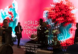 Νταβός: Η ελίτ συσκέπτεται, οι συνωμοσιολόγοι οργιάζουν