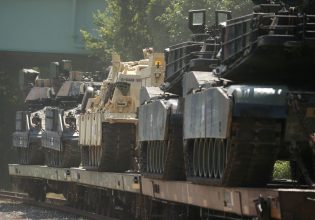 Ρωσία: Τα τεθωρακισμένα που θα σταλούν από τις ΗΠΑ θα καούν στην Ουκρανία