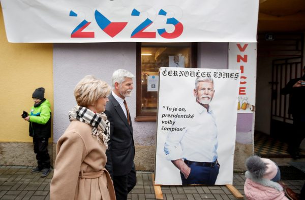 Τσεχία: Διεξάγεται ο δεύτερος γύρος των προεδρικών εκλογών – Ποιος είναι το φαβορί