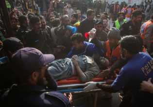 Πακιστάν: Τουλάχιστον 28 νεκροί από την έκρηξη σε τζαμί