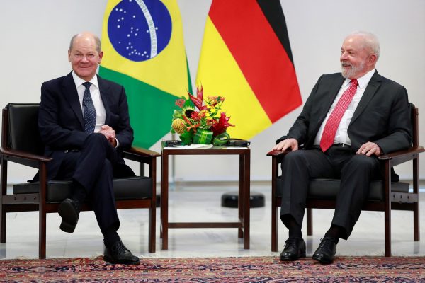 Ουκρανία: Δεν μπορεί να επιβληθεί καμία συμφωνία ειρήνης στους Ουκρανούς, τονίζει ο Όλαφ Σολτς