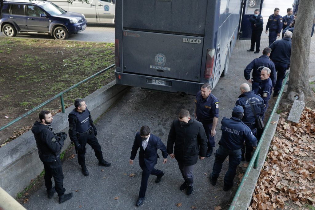 Άλκης Καμπανός: Αποδοκιμασίες για τους 12 κατηγορούμενους – Η μακέτα του συνηγόρου υπεράσπισης