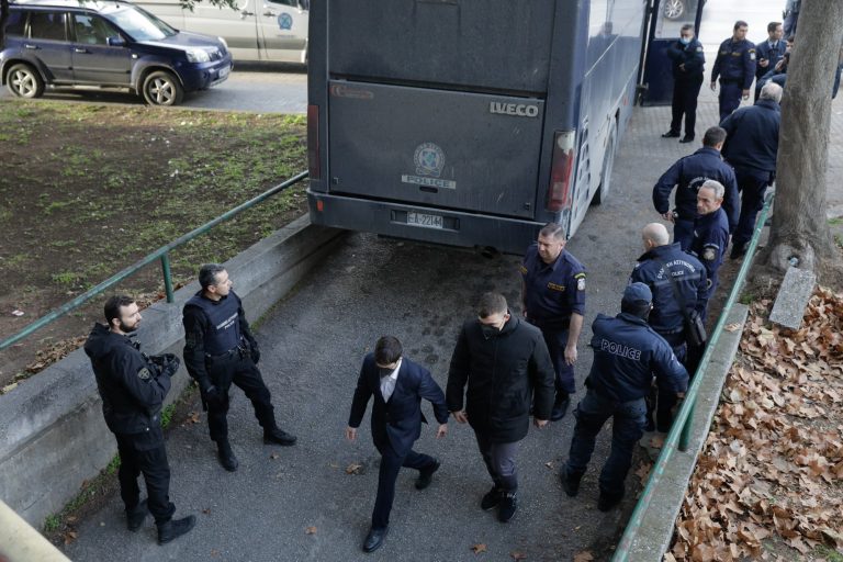 Άλκης Καμπανός: Αποδοκιμασίες για τους 12 κατηγορούμενους – Η μακέτα του συνηγόρου υπεράσπισης