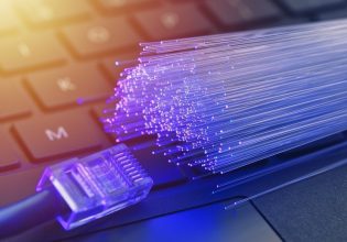 Οπτικές ίνες: Πώς θα φτάσουν σε 810.000 νοικοκυριά και επιχειρήσεις