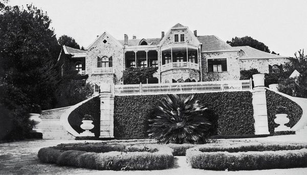 Έντονο παρασκήνιο για την κηδεία και την ταφή του τέως βασιλιά Κωνσταντίνου