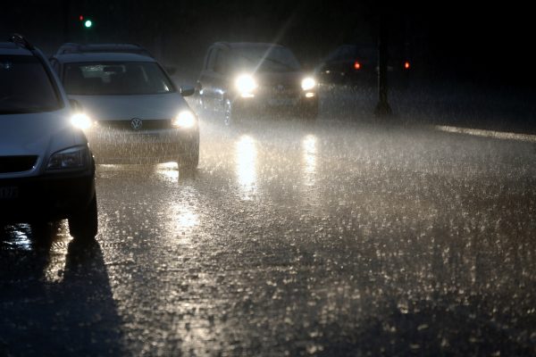 Καιρός: Καταιγίδα στην Αθήνα – Η κακοκαιρία ξεκίνησε