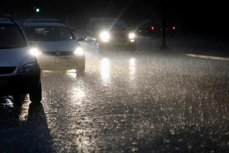 Καιρός: Καταιγίδα στην Αθήνα – Η κακοκαιρία ξεκίνησε