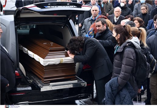Παναγιώτης Τζένος – Παραπολιτικά: Σε κλίμα οδύνης η κηδεία του δημοσιογράφου [εικόνες και βίντεο]