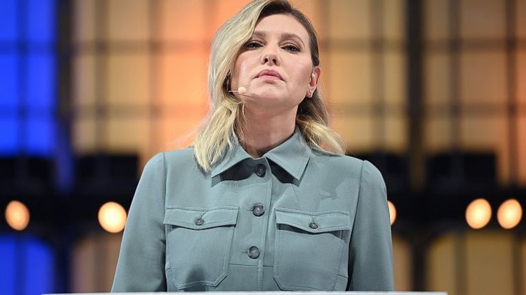 Ελβετία: Πολυάριθμη αντιπροσωπεία Ουκρανών φθάνει στο Νταβός για να ζητήσει περισσότερη βοήθεια από τη Δύση